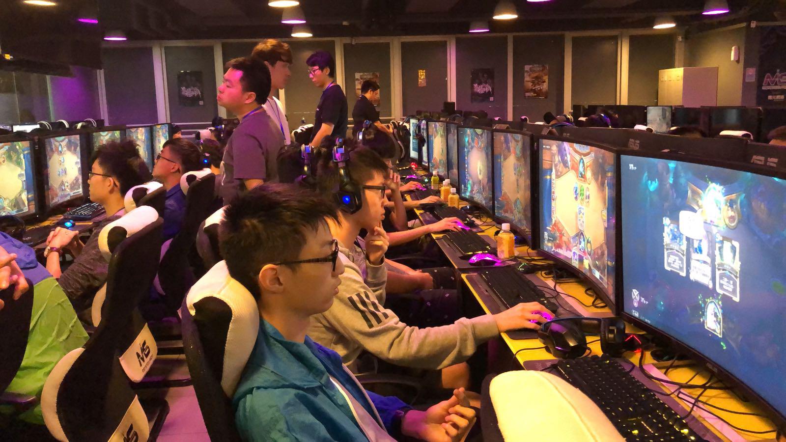 全体师生共 全体师生共